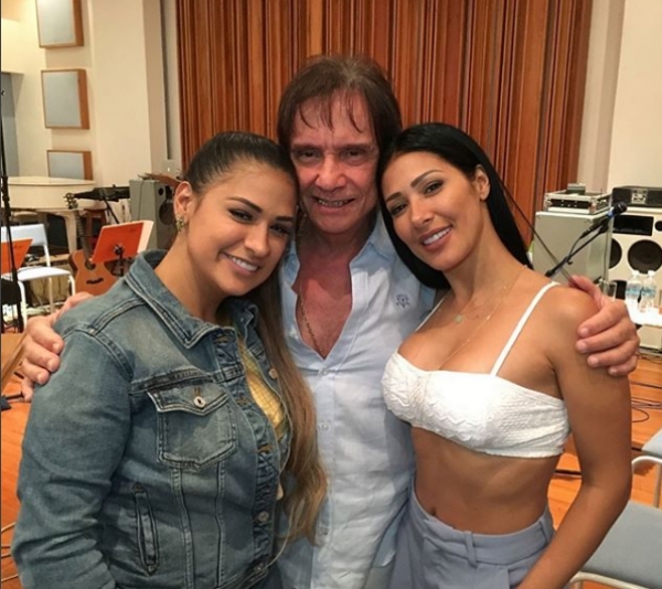 NOVIDADE  - ROBERTO CARLOS ENSAIA COM SIMONE E SIMARIA PARA SEU ESPECIAL DE FIM DE ANO