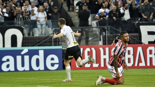 Boselli brilha, e Corinthians goleia o Botafogo-SP na estreia do Paulistão