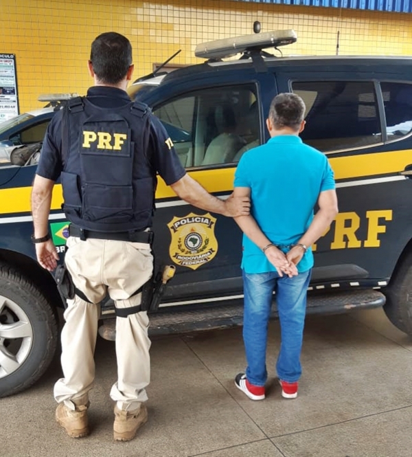 IMPERATRIZ / AÇAILÂNDIA - Condutor de micro-ônibus acusado de tráfico de drogas é preso pela PRF na BR 010