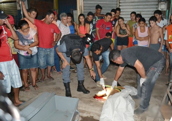 Jovem é morto com três tiros na porta de bar em Açailândia.