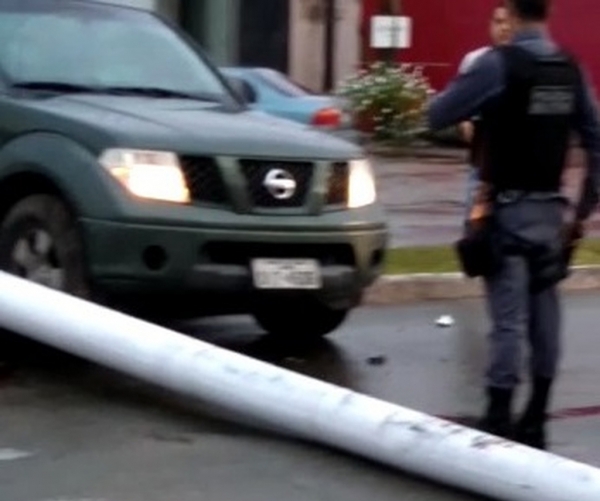 Após bater em poste, jovem saca de veículo e morre na Avenida dos Holandeses em São Luís