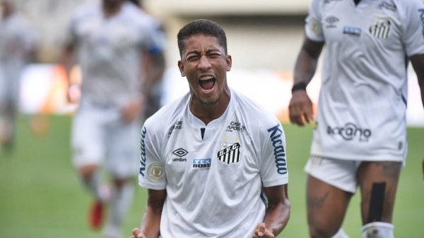 Com gols de Soteldo e Bruno Marques, Santos vence e afunda o Botafogo