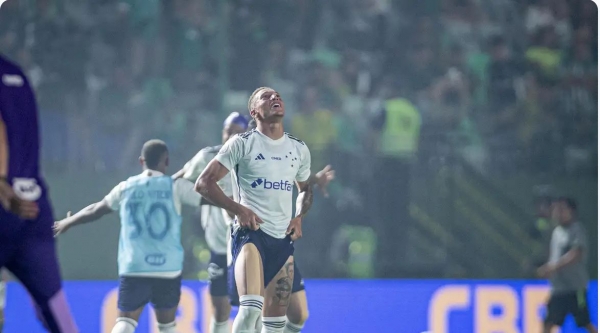 CRUZEIRO SUPERA GOIÁS E GANHA FÔLEGO NA LUA CONTRA O REBAIXAMENTO