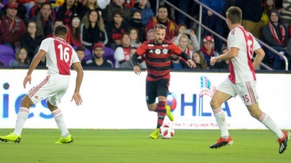Em noite de Uribe e Diego Alves, Flamengo vence o Ajax nos pênaltis na estreia em 2019