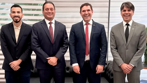 PREFEITO DR. BENJAMIM SE REÚNE COM O SENADOR WEVERTON ROCHA EM BRASÍLIA E APRESENTA DEMANDAS DE AÇAILÂNDIA