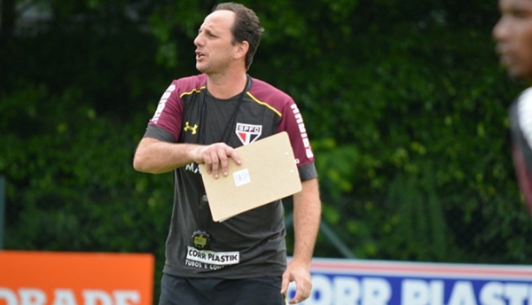 Antes de viagem a São Luís, Rogério Ceni fecha treino do São Paulo