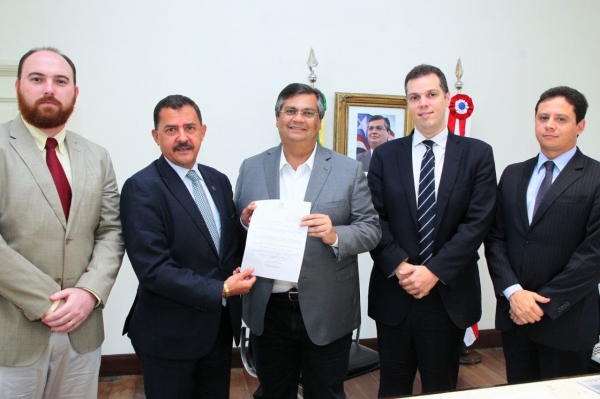 Governador Flávio Dino sanciona lei que corrige distorções na carreira da magistratura