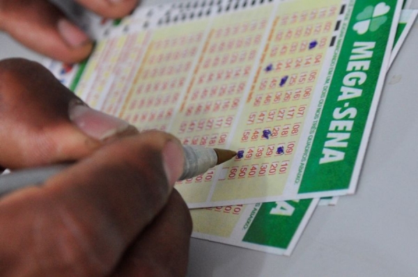Mega-Sena acumula e sorteia R$ 40 milhões no sábado (17)