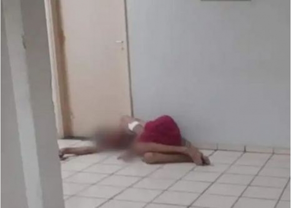 Paciente é visto deitado no chão do Hospital Municipal de Imperatriz