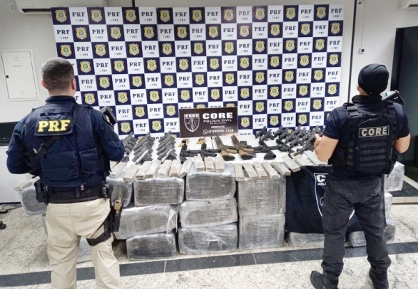 Operação Égide: PRF e CORE/PCERJ apreendem arsenal de guerra e mais de meia tonelada de maconha em Seropédica (RJ)