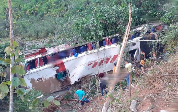 Atualização do acidente envolvendo um ônibus na BR-222 em Açailândia/MA