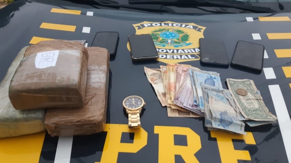 MARANHÃO - PRF apreende dois tabletes e meio de maconha na BR-135/MA