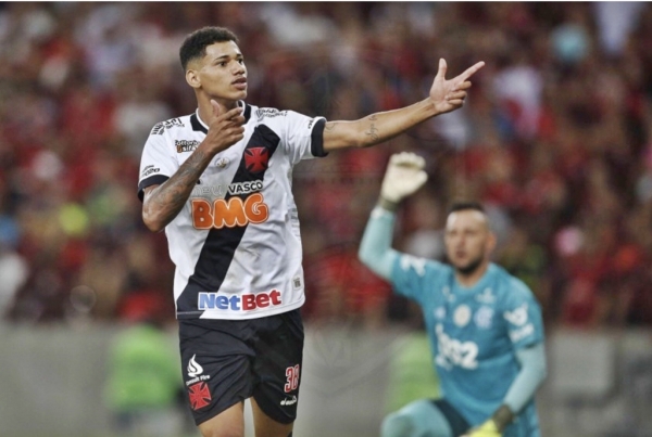 Flamengo e Vasco empatam em jogaço de 8 gols no Maracanã