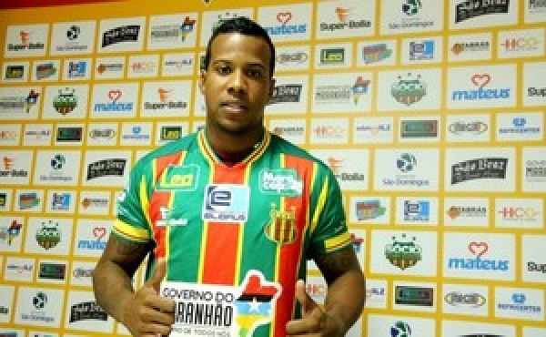 Lateral Guilherme Santos desabafa: 