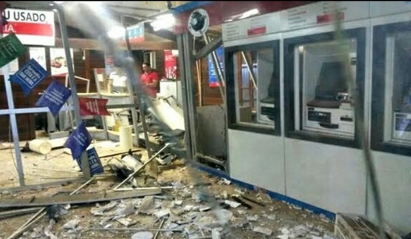 Assaltantes explodem agência do Bradesco em Buriticupu