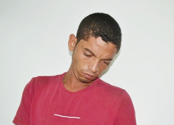 Bandido se dá mal ao tentar roubar bolsa de mulher e é contido por populares no centro de Açailândia.