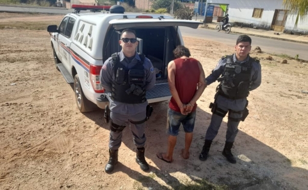  HOMEM É PRESO AO SOFRER ACIDENTE COM MOTOCICLETA QUE TERIA ACABADO DE ROUBAR, EM VILA NOVA DOS MARTÍRIOS