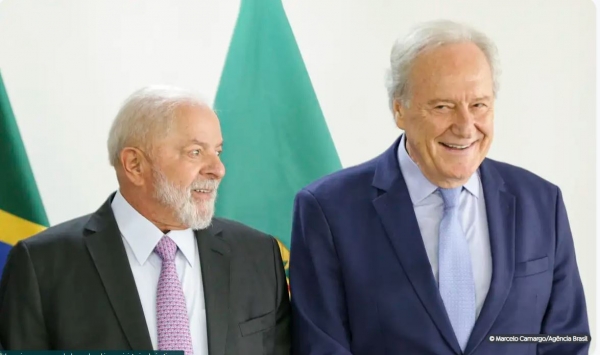LULA ASSINA NOMEAÇÃO DE LEWANDOWSKI NO MINISTÉRIO DA JUSTIÇA