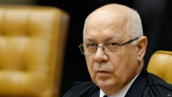 O ministro Teori Zavascki determina que investigações sobre Lula na Lava Jato sigam para STF