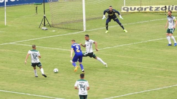 Palmeiras tropeça no Paraná e... mantém vantagem de 5 pontos na ponta!