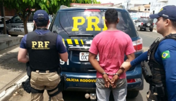 PRF prende foragido da Justiça na BR-010, em Imperatriz