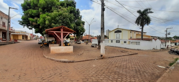 AÇAILÂNDIA - Vereadora Robenha solicita revitalização da Praça de Fátima na Vila Capeloza