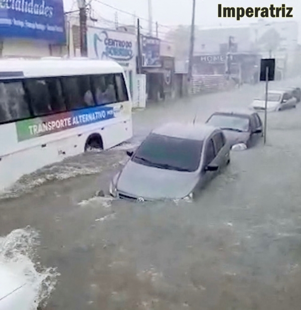 MARANHÃO - Chuva arrasta carros, alaga ruas e desabriga famílias 