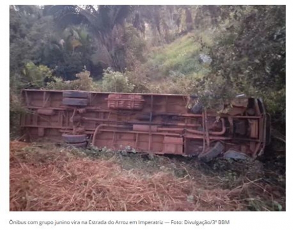 Ônibus com grupo de quadrilha junina vira na Estrada do Arroz em Imperatriz