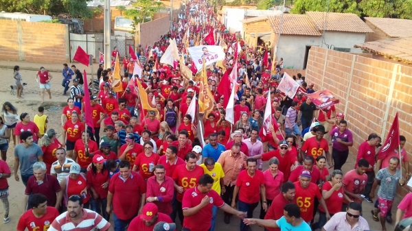 Ao lado de aliados, Juscelino e Aluísio realizam a maior ‘Caminhada Política’ da história de Açailândia…