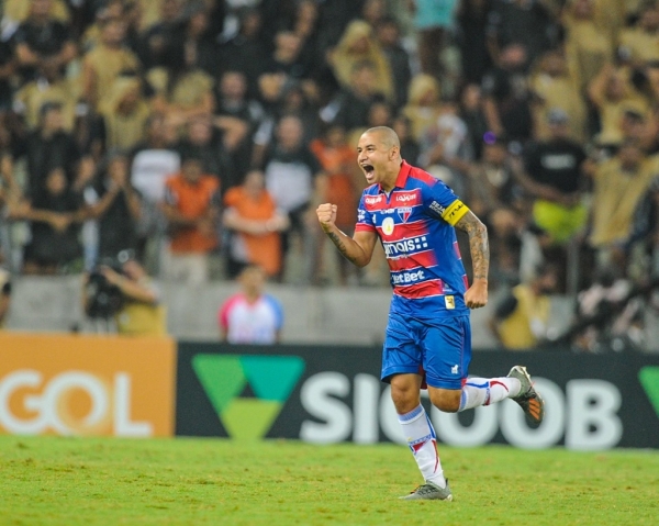 Com gol de Wellington Paulista, Fortaleza vence Ceará e respira na Série A