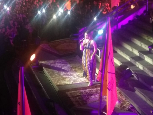 Marília Mendonça realiza 'show surpresa' em São Luís