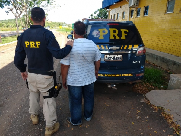 PRF recupera veículo roubado na BR 010