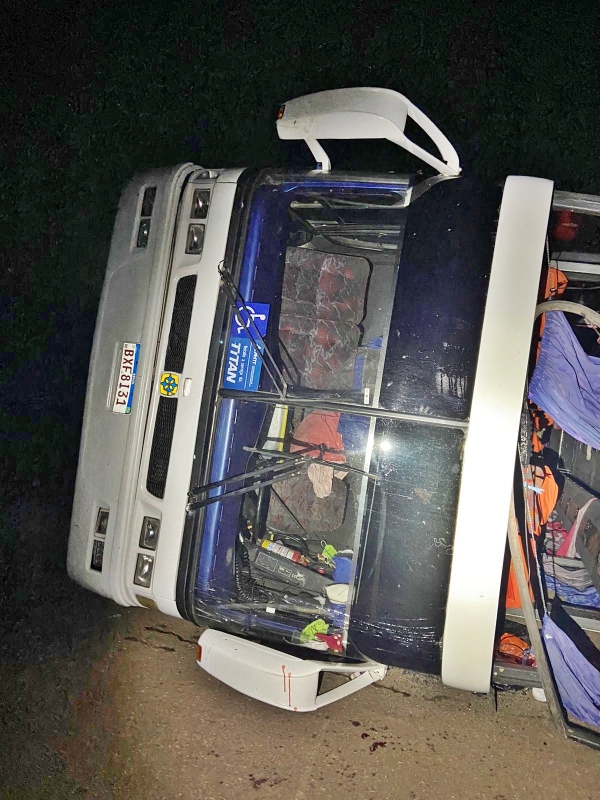 AÇAILÂNDIA -  Ônibus tomba na BR-222/MA