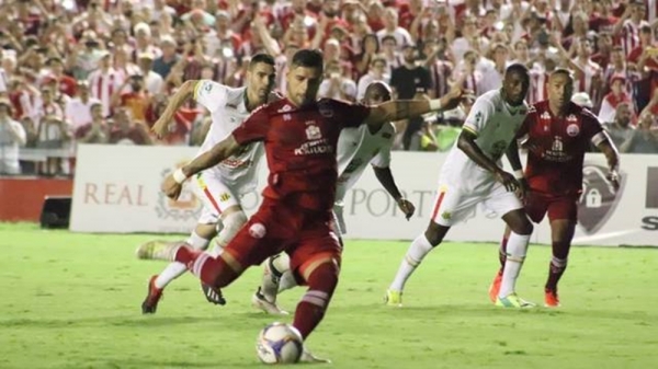 Sampaio sai na frente, mas perde de virada para o Náutico