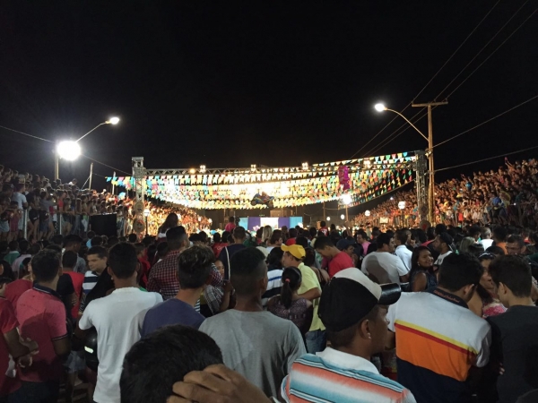 Grande público prestigia abertura da primeira noite do arraial municipal de Açailândia 