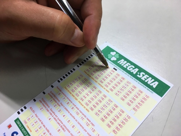 Mega-Sena acumula e próximo prêmio deve pagar R$ 62 milhões