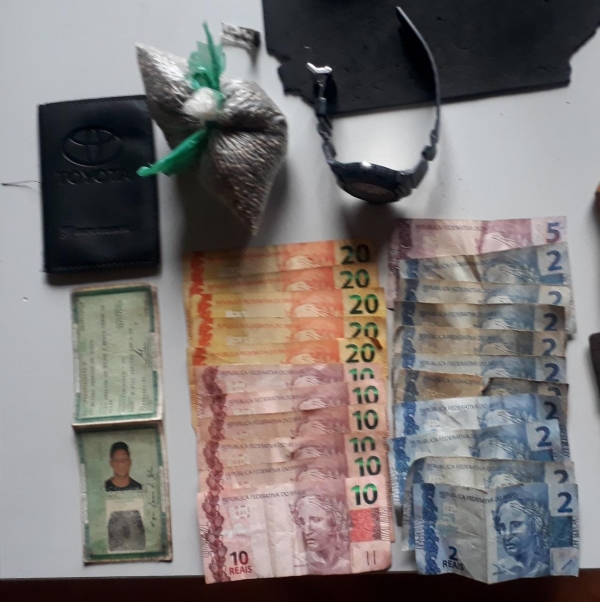 ITINGA URGENTE - Polícia Militar conduz homem a delegacia por suspeita de tráfico de drogas 