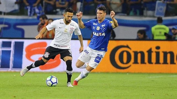 Thiago Neves marca, e Cruzeiro abre vantagem sobre Corinthians na final da Copa do Brasil