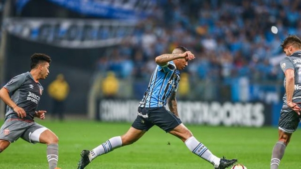 Noite imortal! Com gol nos acréscimos e vitória nos pênaltis, Grêmio passa pelo Estudiantes