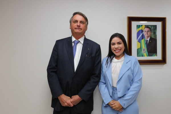 Mariana realiza neste sábado Mega Adesivaço Pró-Bolsonaro em Açailândia.