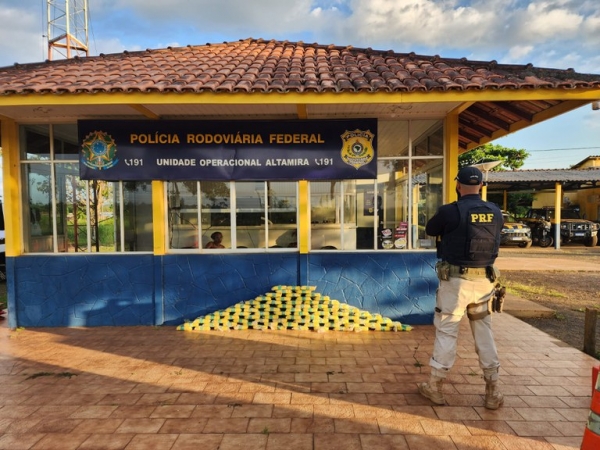 PRF apreende 84 kg de pasta base de cocaína, no município de Vitória do Xingu/PA