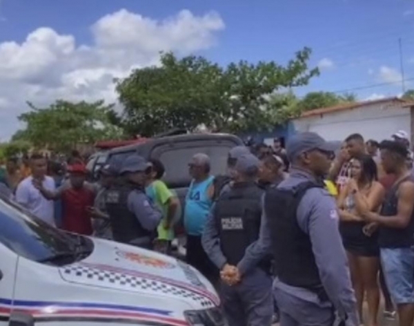 SUSPEITO DE MATAR SOBRINHA A PAULADAS É ESPANCADO POR POPULARES EM ROSÁRIO