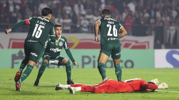 Em prévia de mata-mata, Palmeiras vira sobre São Paulo nos acréscimos
