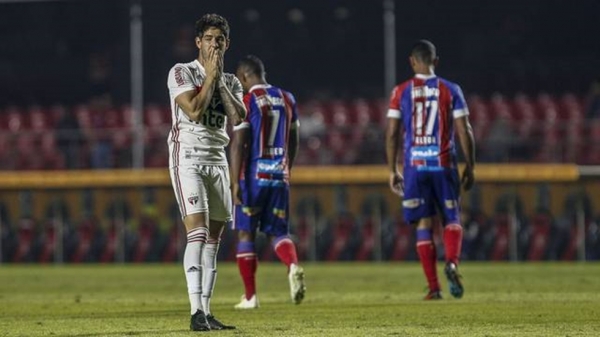 Com direito a olé no Morumbi, Bahia vence o São Paulo, que é vaiado pela torcida