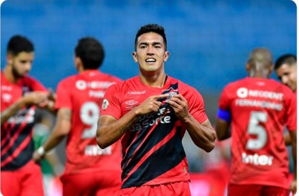 ATHLETICO-PR FAZ 2 A 0 NO PALMEIRAS E RETOMA LIDERANÇA DO BRASILEIRÃO