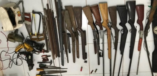 Polícia desmonta fabrica clandestina de armas de fogo e resgata mulher que vivia em cárcere privado