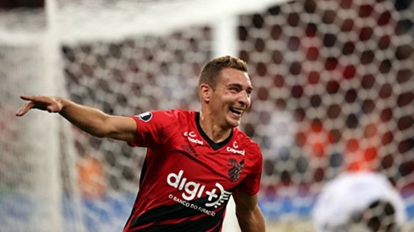 Marco Ruben brilha, e Athletico atropela o Boca Juniors na Arena da Baixada