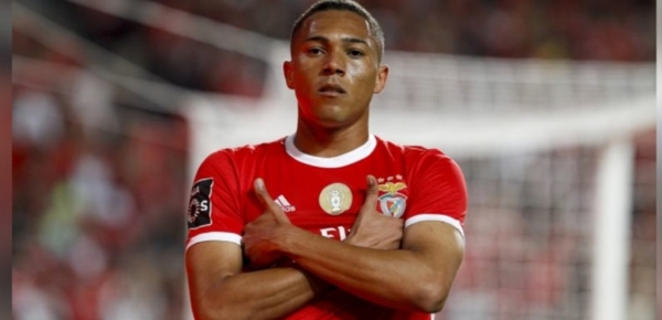 Maranhense de Bom Jesus das Selvas marca três gols em vitória do time do Benfica de Portugal