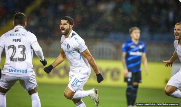 GRÊMIO DERROTA HUACHIPATO PARA SE GARANTIR NAS OITAVAS DA LIBERTADORES