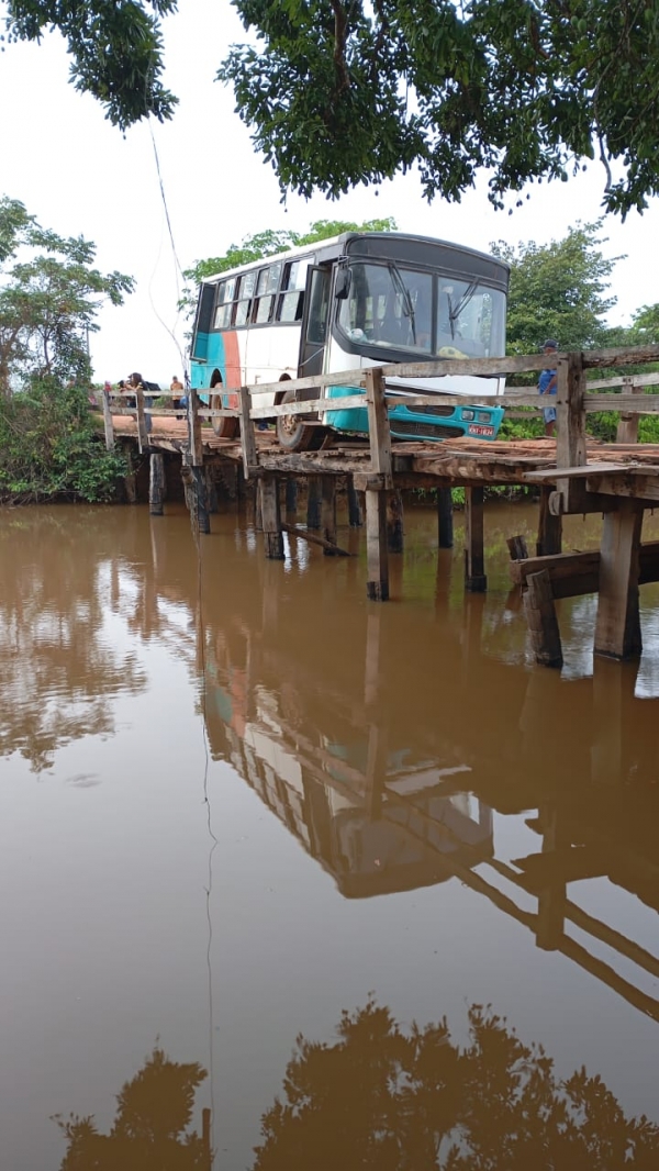 TÁ RUIM NA INFRAESTRUTURA E NA SAÚDE! MORADORES DENUNCIAM PRECARIEDADE DE PONTE E DE HOSPITAL EM AMARANTE